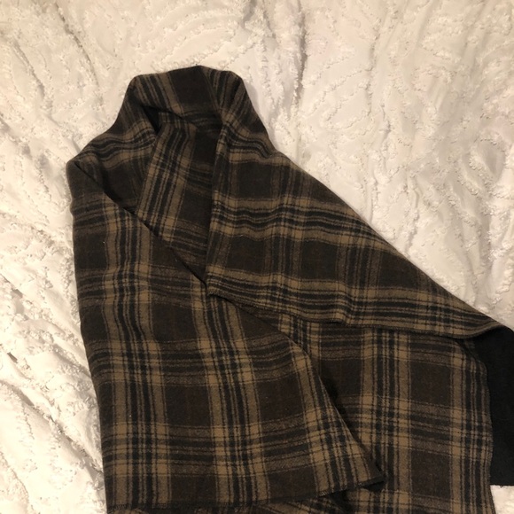 Plaid Brown & Creme poncho - Picture 1 of 3
